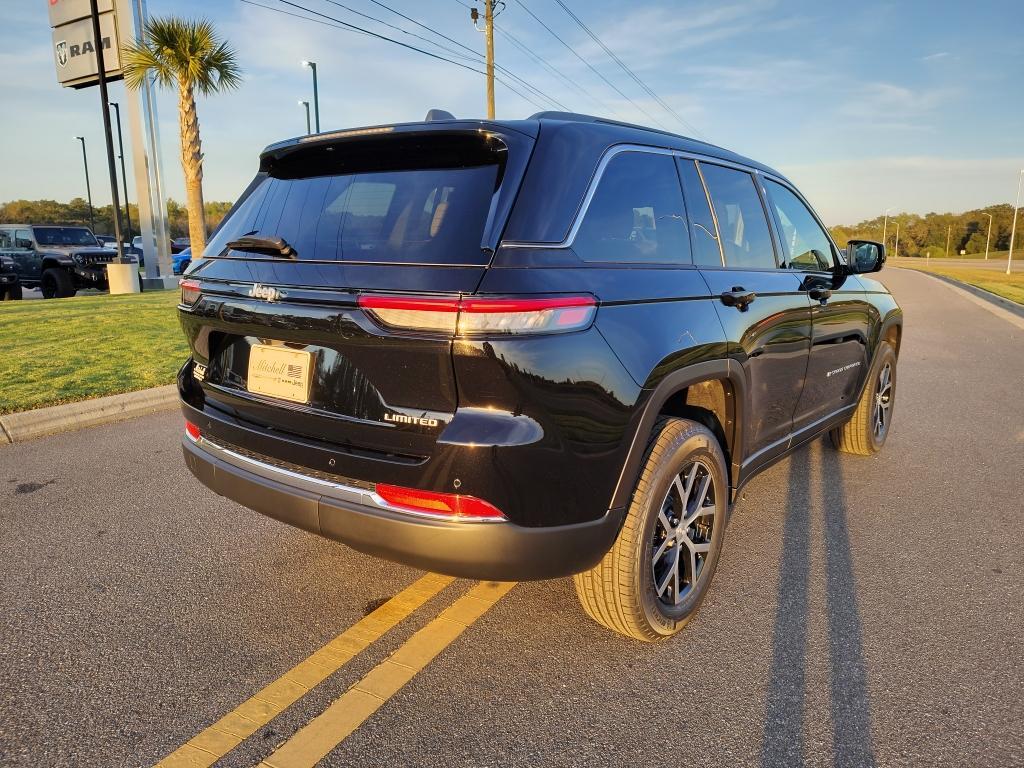 new 2025 Jeep Grand Cherokee car, priced at $40,828
