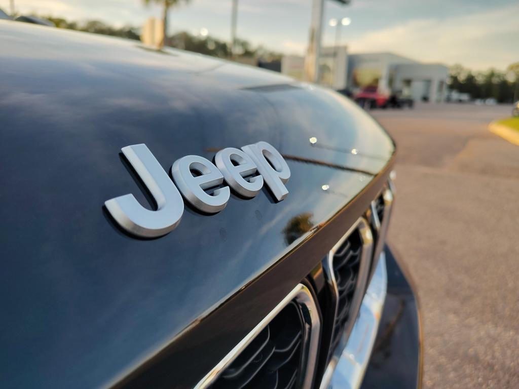 new 2025 Jeep Grand Cherokee car, priced at $40,828