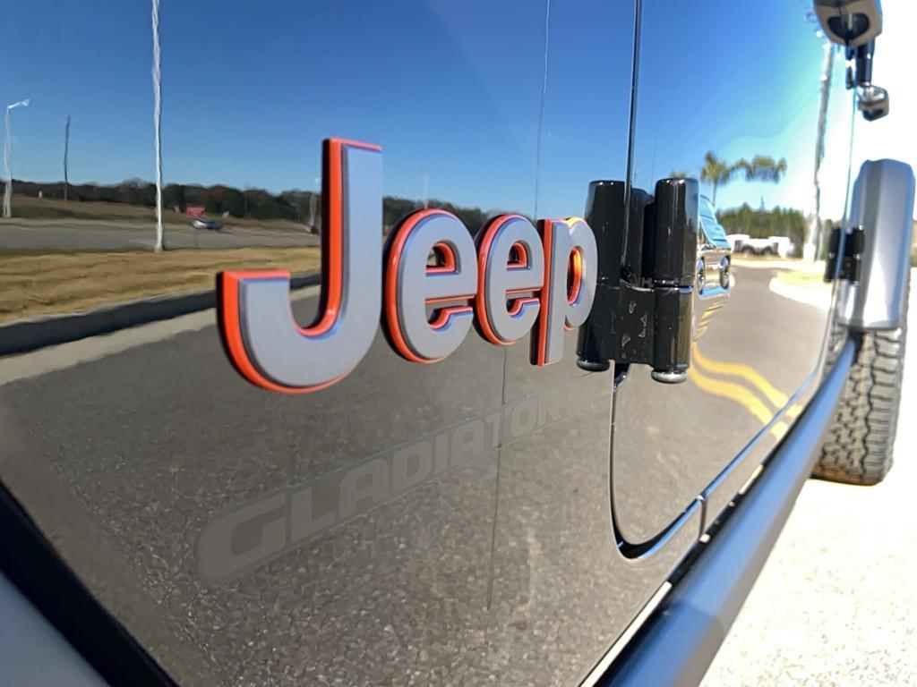 new 2025 Jeep Gladiator car, priced at $56,616