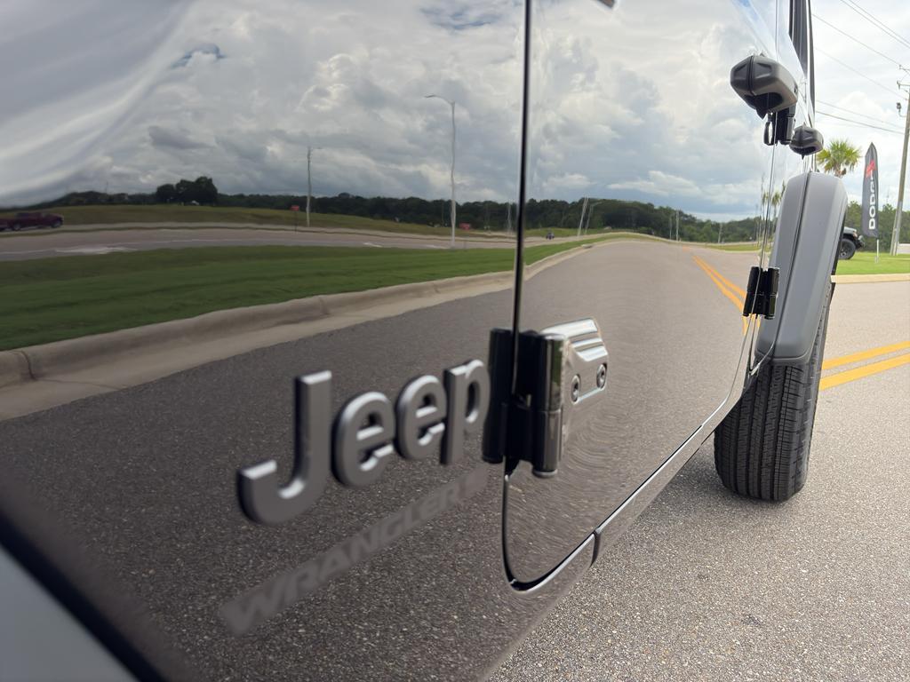 new 2025 Jeep Wrangler car, priced at $46,159