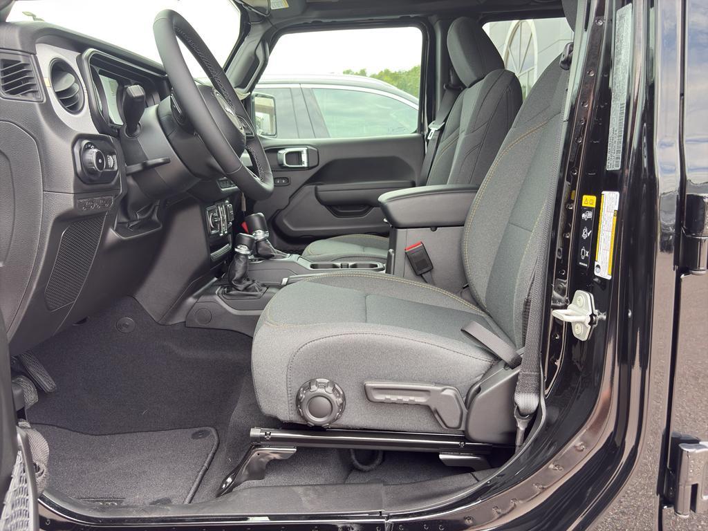 new 2025 Jeep Wrangler car, priced at $46,159