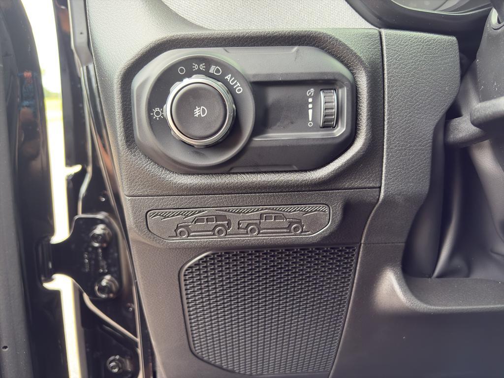 new 2025 Jeep Wrangler car, priced at $46,159