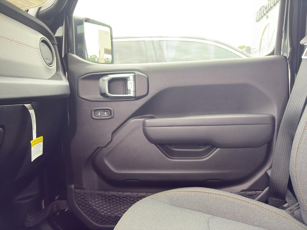 new 2025 Jeep Wrangler car, priced at $46,159