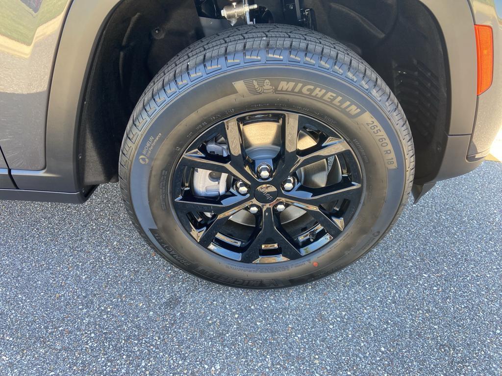 new 2025 Jeep Grand Cherokee L car, priced at $45,236
