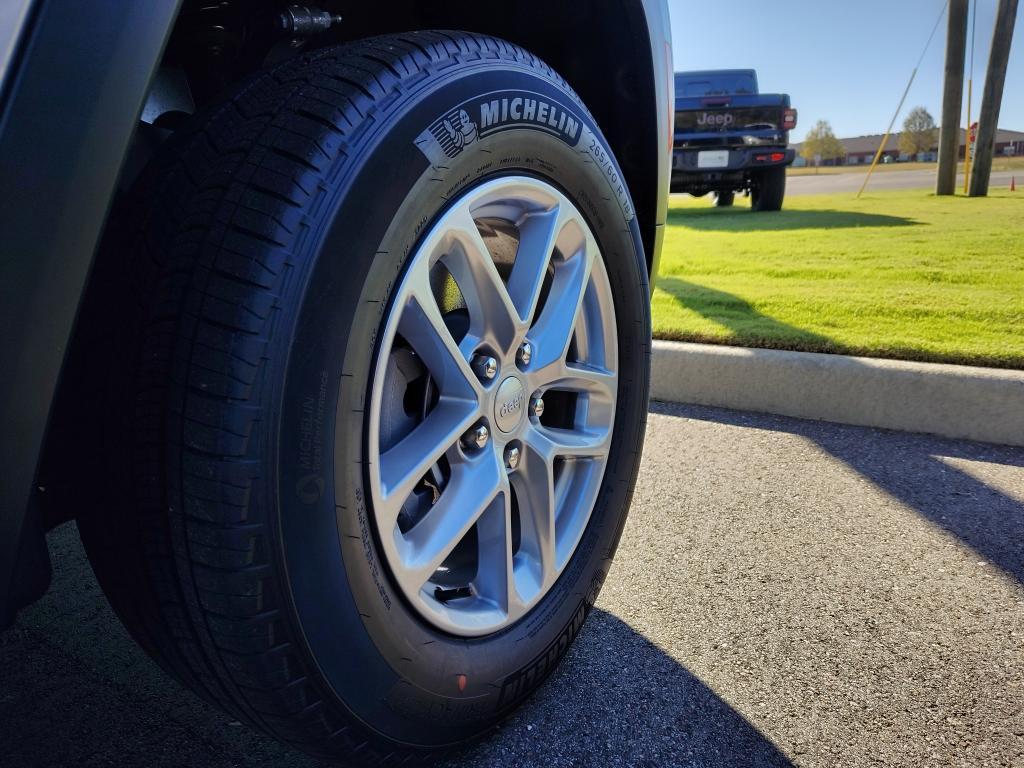 new 2025 Jeep Grand Cherokee car, priced at $36,552