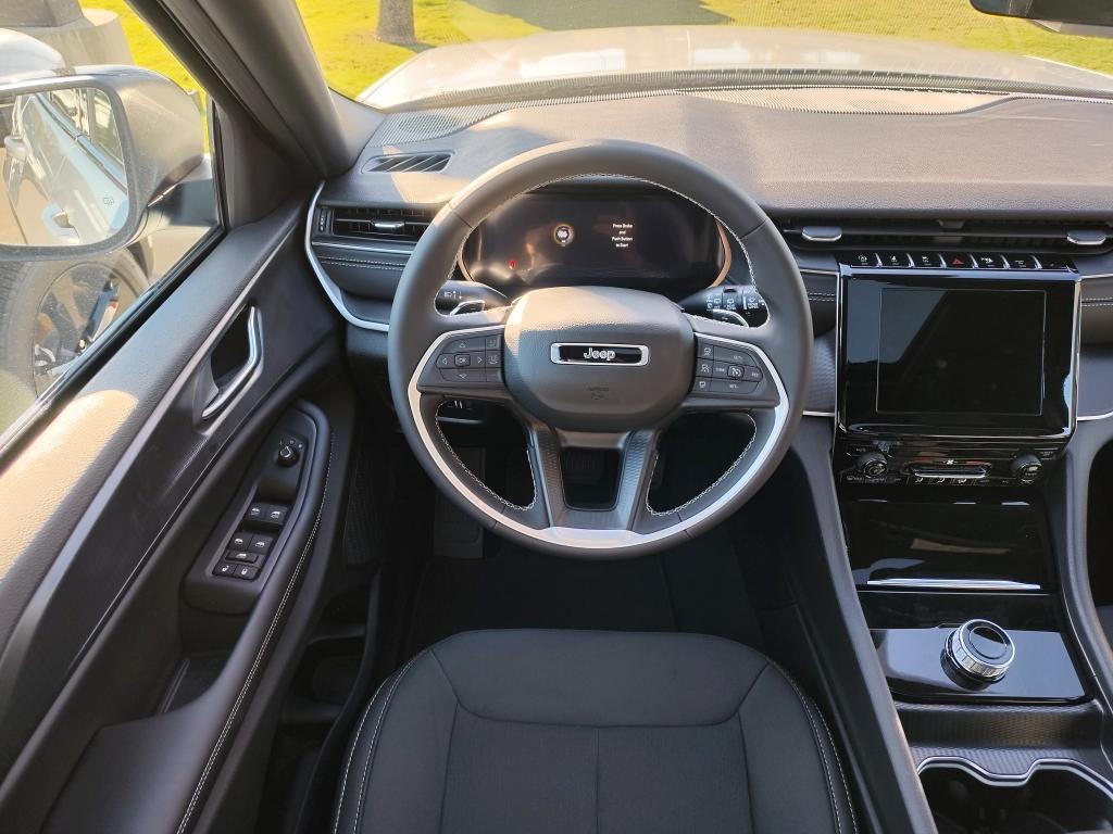 new 2025 Jeep Grand Cherokee car, priced at $36,552