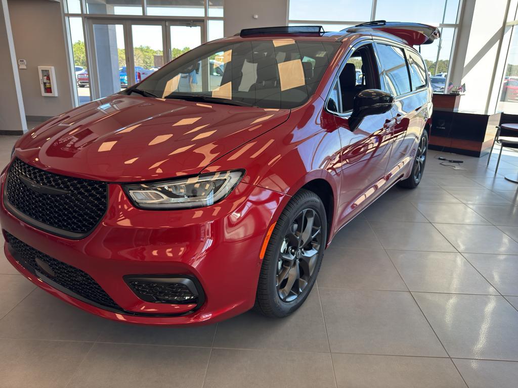 new 2026 Chrysler Pacifica car, priced at $50,776