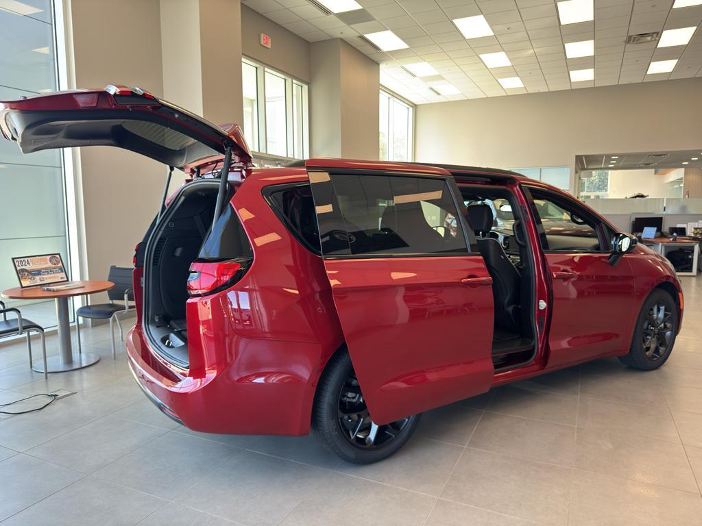 new 2026 Chrysler Pacifica car, priced at $50,776