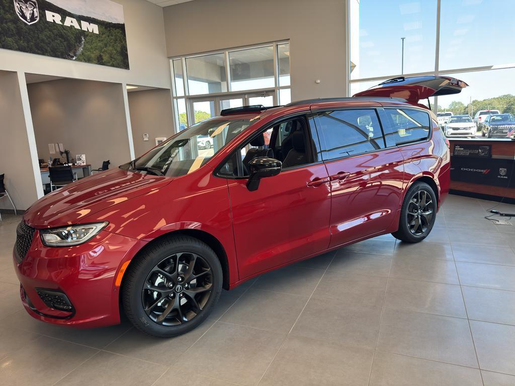 new 2026 Chrysler Pacifica car, priced at $50,776