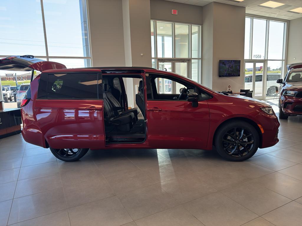 new 2026 Chrysler Pacifica car, priced at $50,776