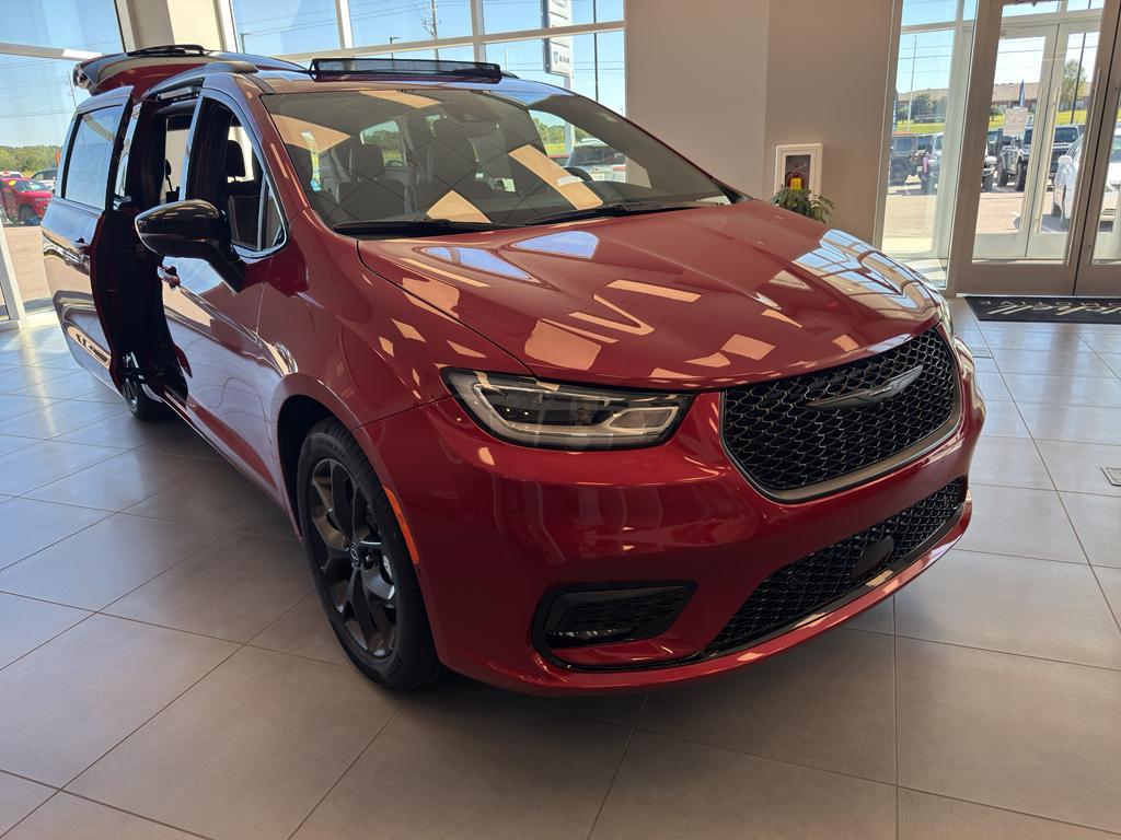 new 2026 Chrysler Pacifica car, priced at $50,776