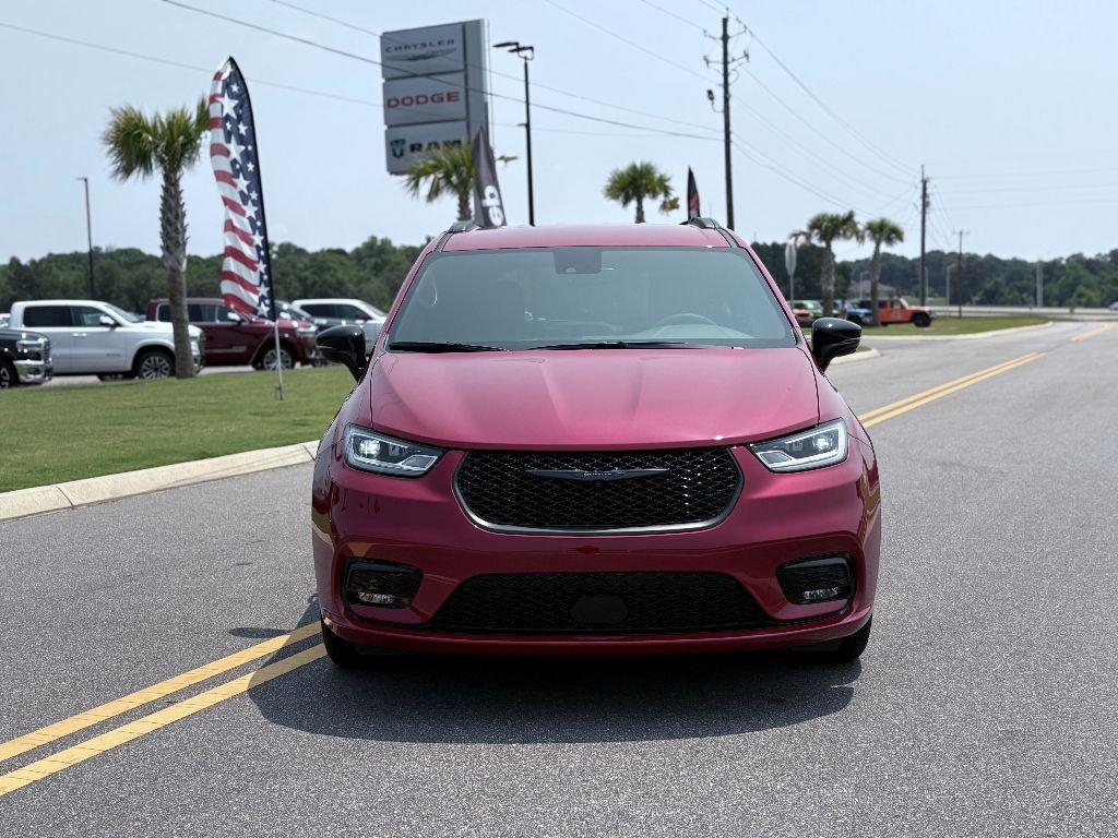 new 2025 Chrysler Pacifica car, priced at $44,756
