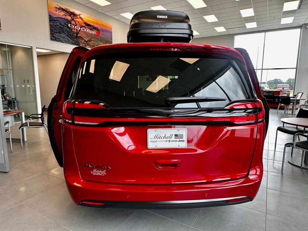 new 2025 Chrysler Pacifica car, priced at $44,756