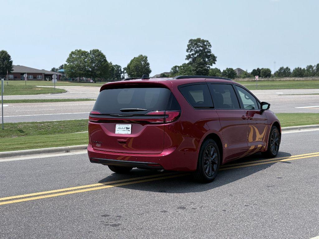 new 2025 Chrysler Pacifica car, priced at $44,756