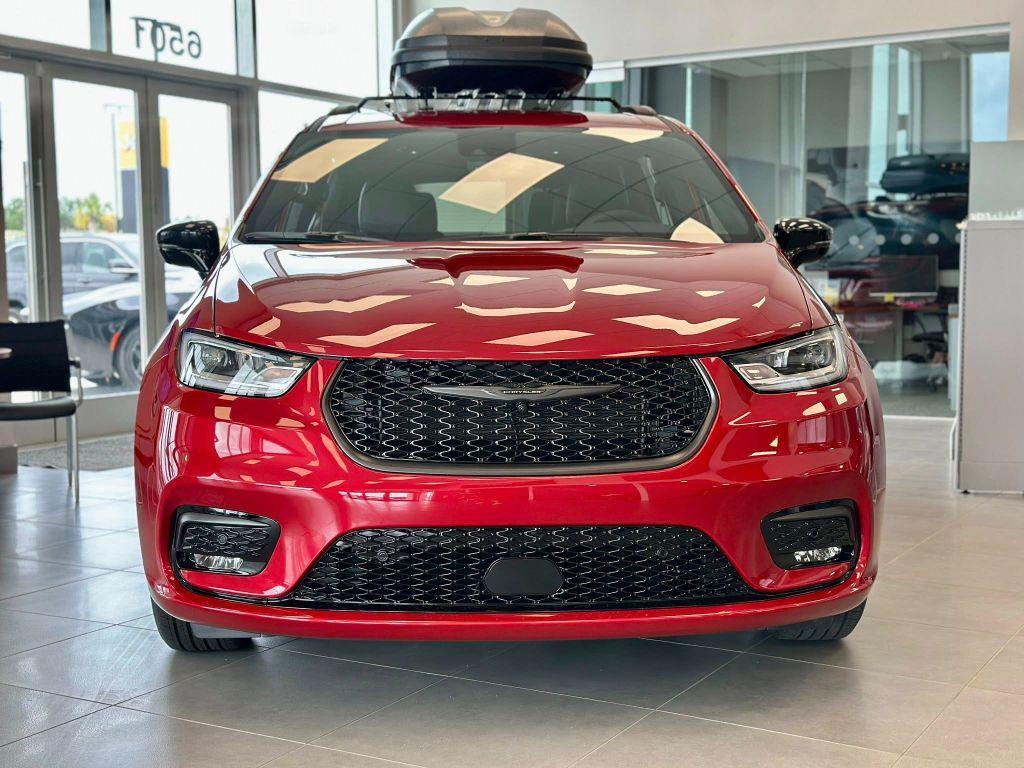 new 2025 Chrysler Pacifica car, priced at $44,756