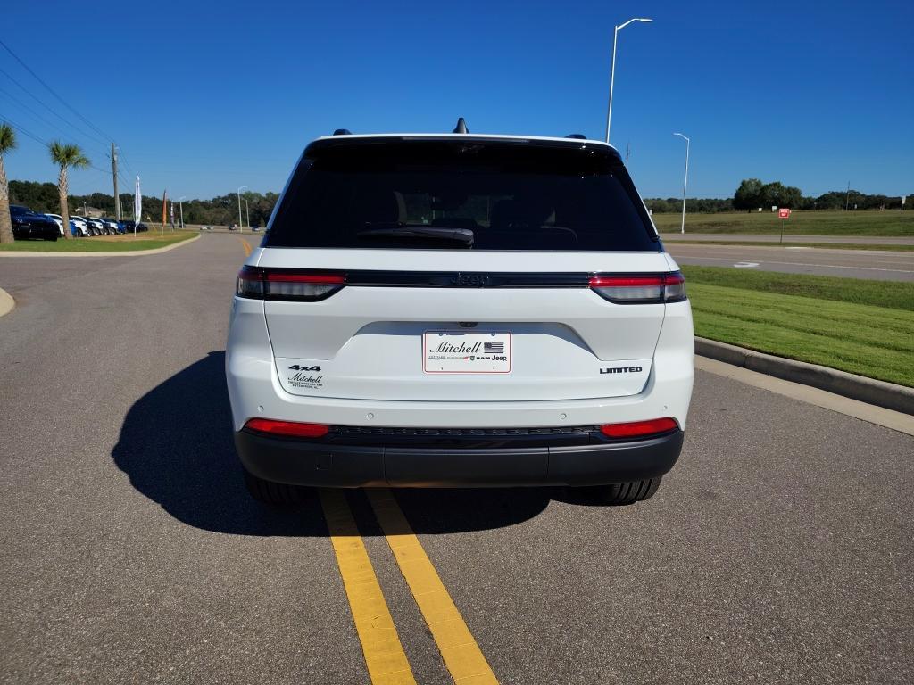 new 2025 Jeep Grand Cherokee car, priced at $50,401