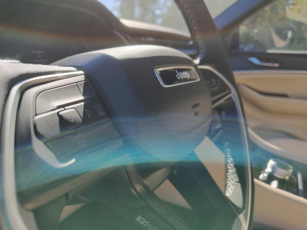 new 2025 Jeep Grand Cherokee car, priced at $50,401