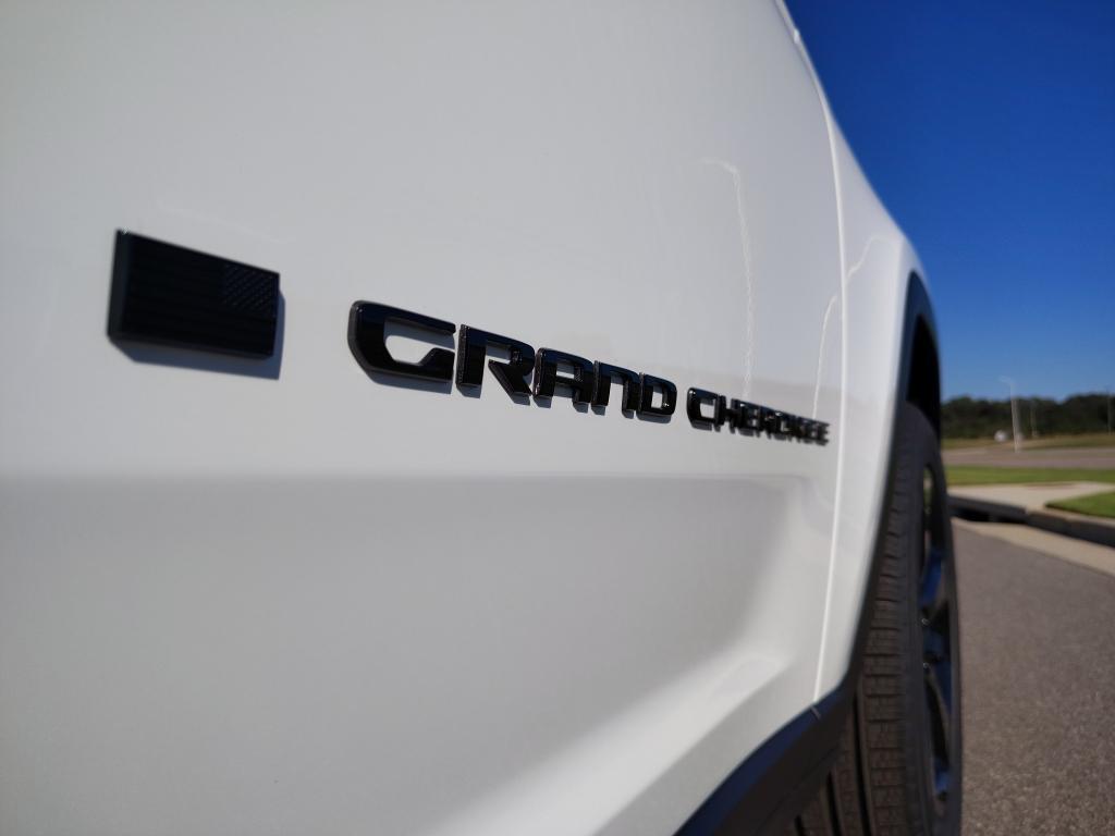 new 2025 Jeep Grand Cherokee car, priced at $50,401
