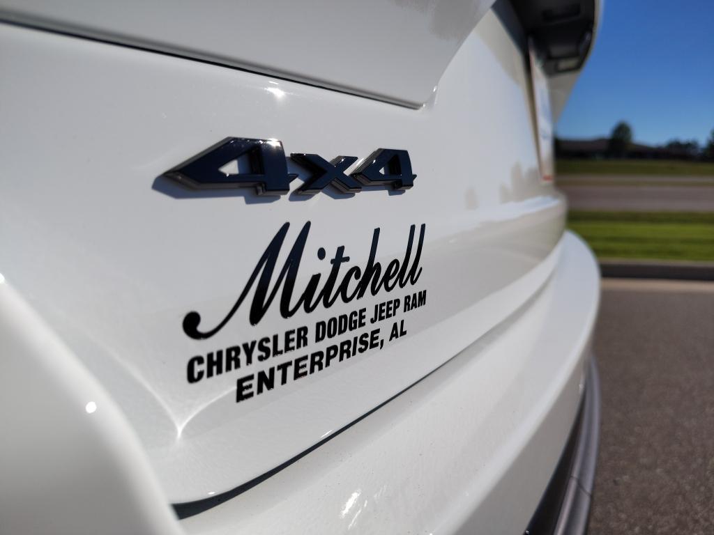 new 2025 Jeep Grand Cherokee car, priced at $50,401