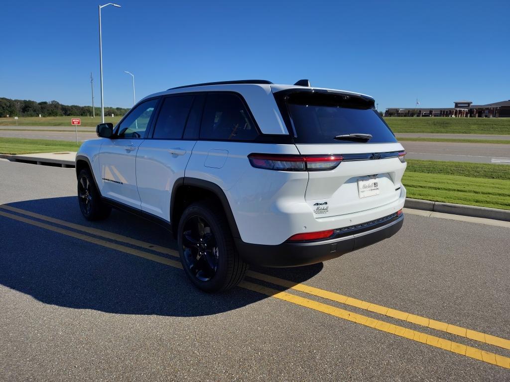 new 2025 Jeep Grand Cherokee car, priced at $50,401