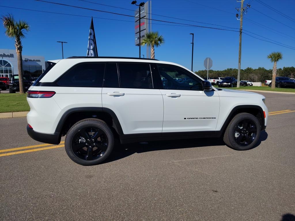 new 2025 Jeep Grand Cherokee car, priced at $50,401