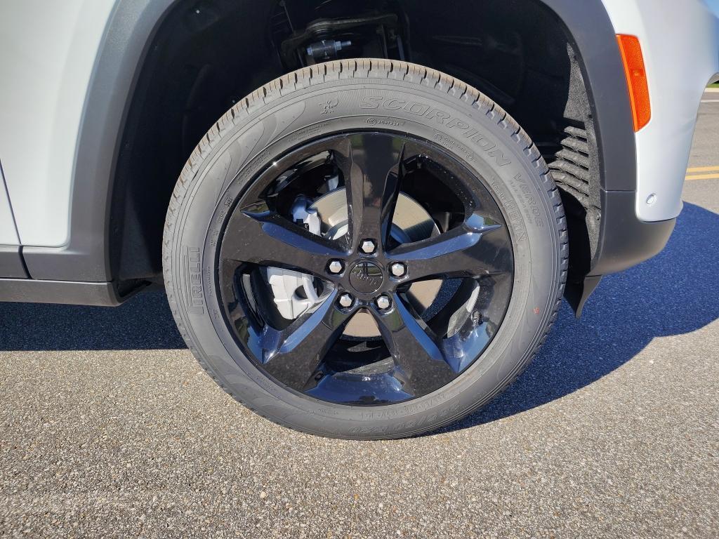 new 2025 Jeep Grand Cherokee car, priced at $50,401