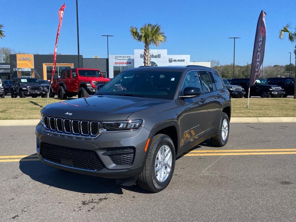 new 2025 Jeep Grand Cherokee car, priced at $35,720