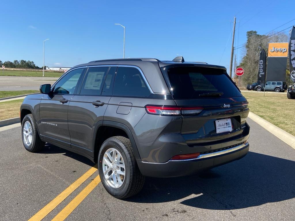 new 2025 Jeep Grand Cherokee car, priced at $35,720