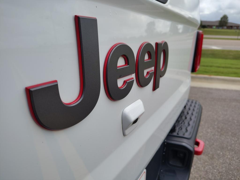 used 2023 Jeep Gladiator car, priced at $39,008