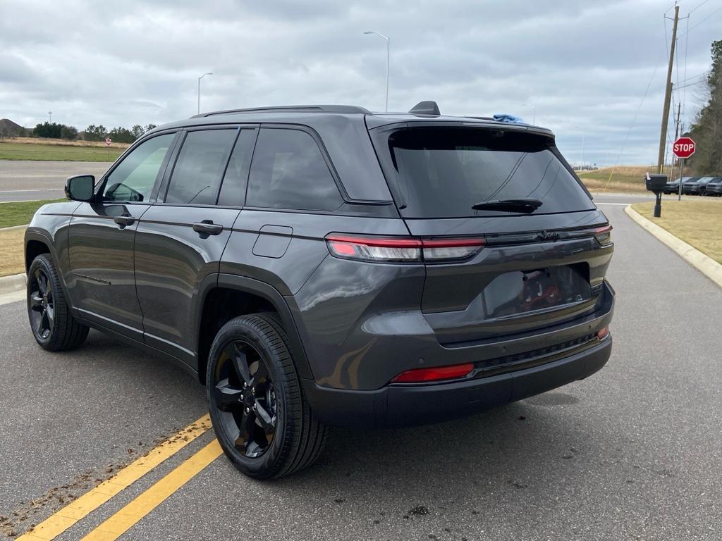 new 2025 Jeep Grand Cherokee car, priced at $46,123