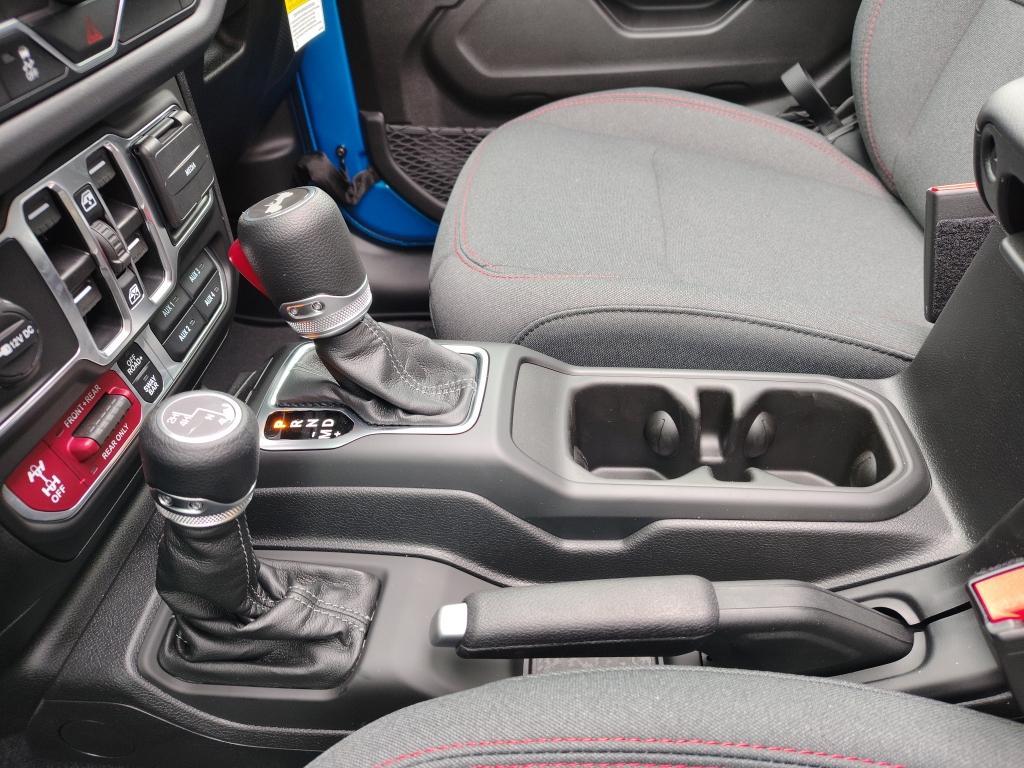 new 2025 Jeep Wrangler car