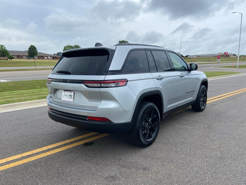new 2025 Jeep Grand Cherokee car, priced at $43,599