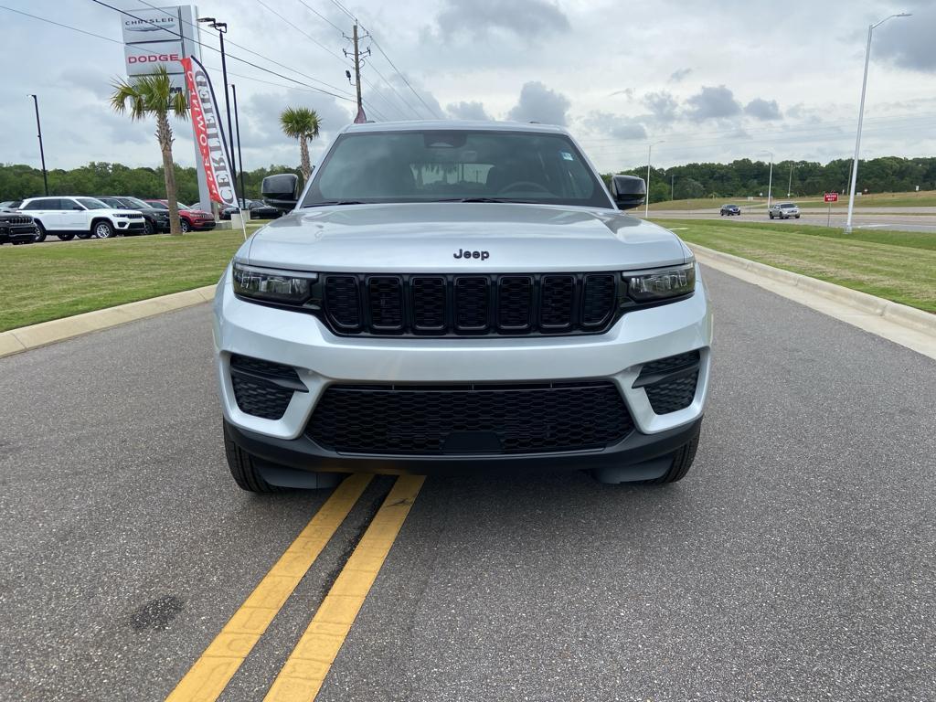 new 2025 Jeep Grand Cherokee car, priced at $43,599
