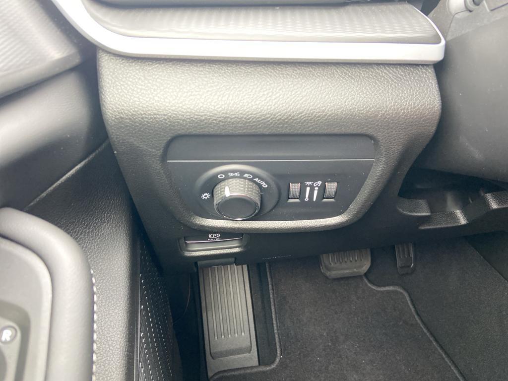 new 2025 Jeep Grand Cherokee car, priced at $43,599