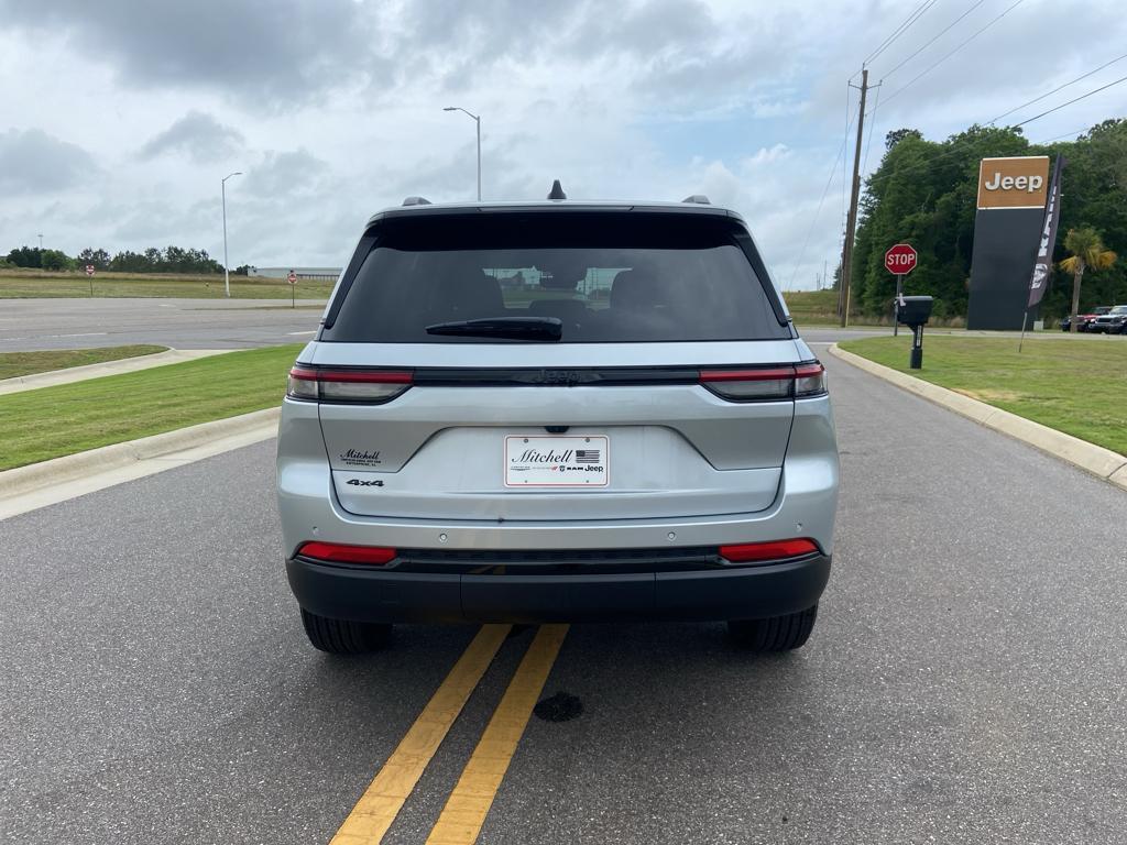new 2025 Jeep Grand Cherokee car, priced at $43,599