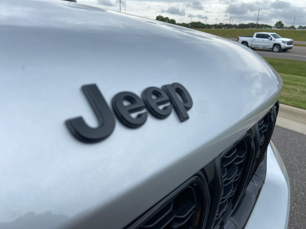 new 2025 Jeep Grand Cherokee car, priced at $43,599