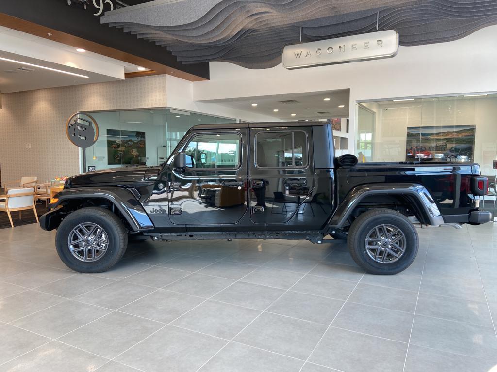 new 2024 Jeep Gladiator car, priced at $51,326