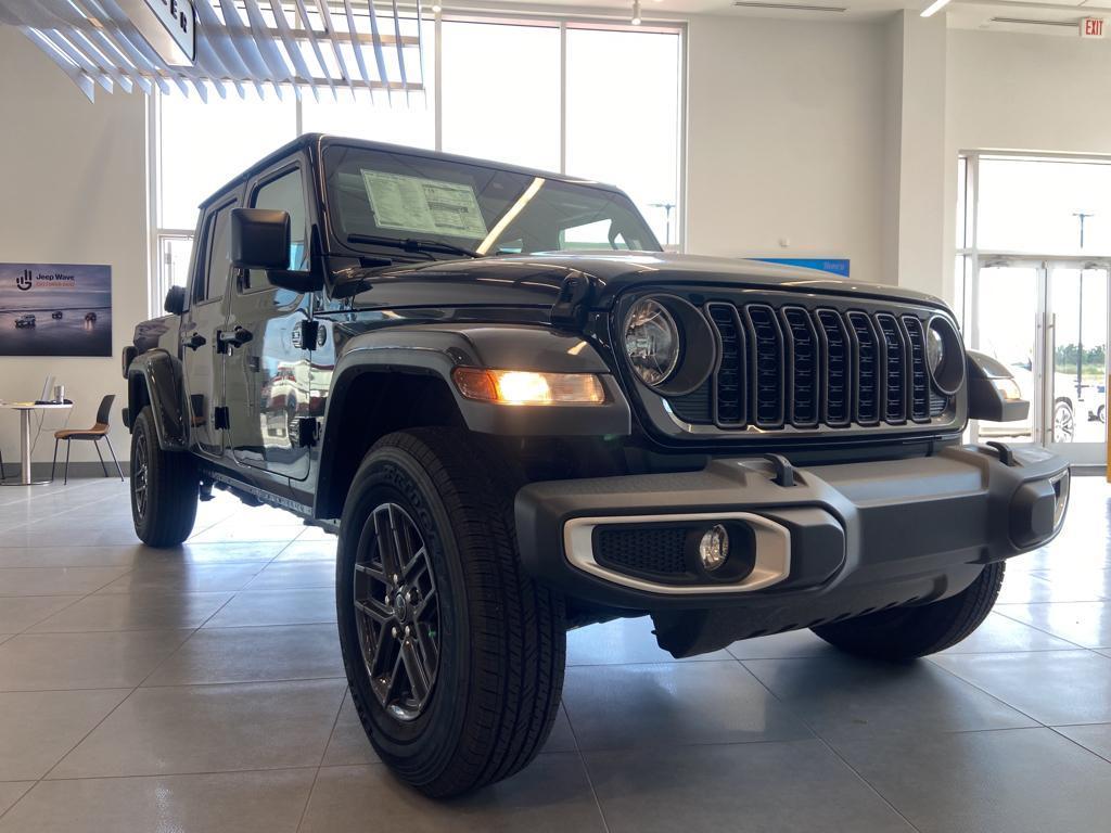 new 2024 Jeep Gladiator car, priced at $51,326