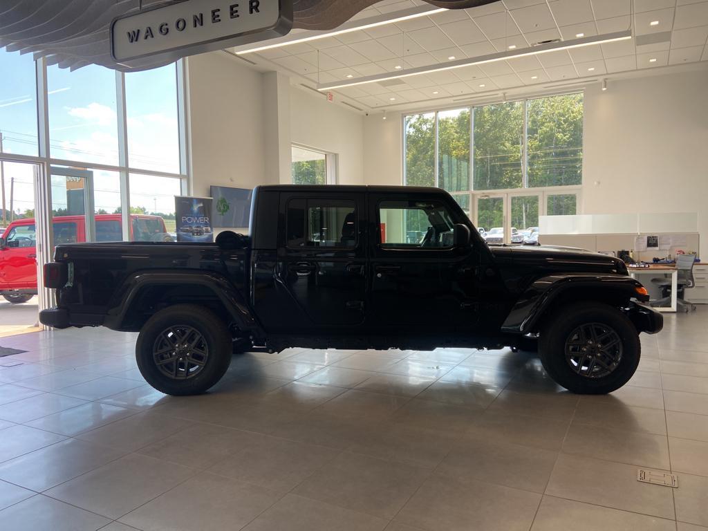 new 2024 Jeep Gladiator car, priced at $51,326