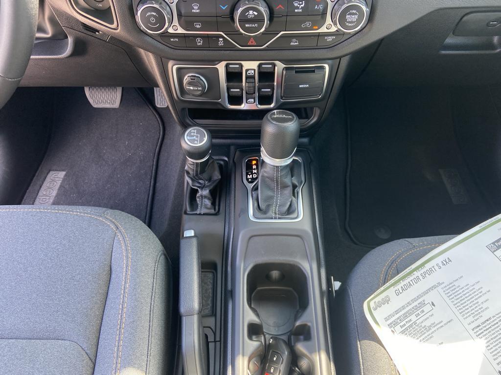 new 2025 Jeep Gladiator car, priced at $42,665