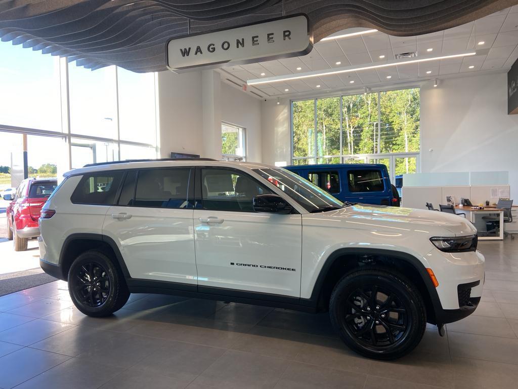 new 2024 Jeep Grand Cherokee L car, priced at $42,956