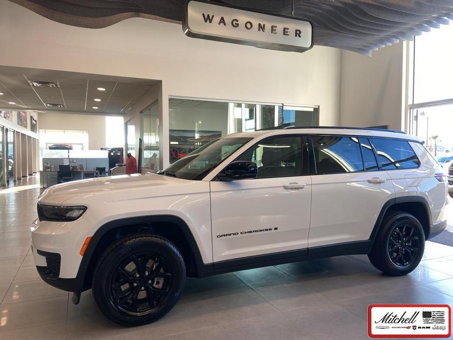 new 2024 Jeep Grand Cherokee L car, priced at $42,956