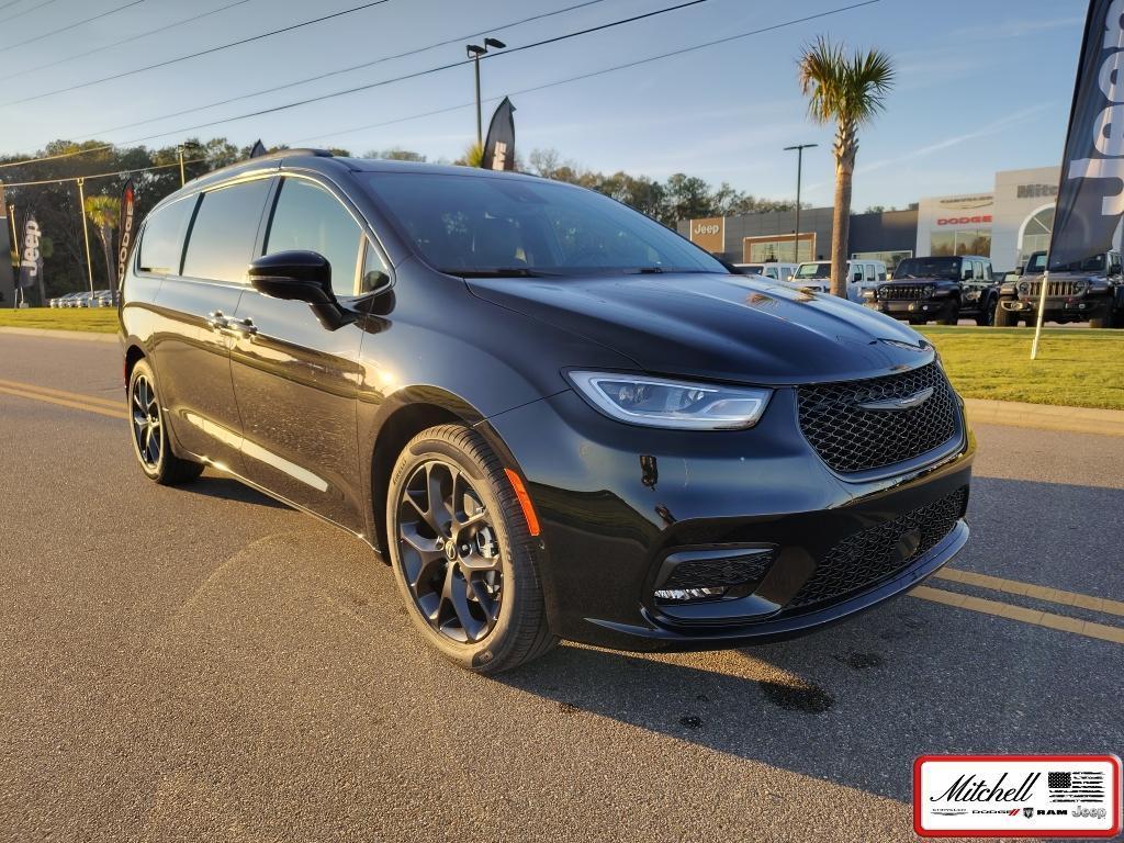 new 2026 Chrysler Pacifica car, priced at $49,054