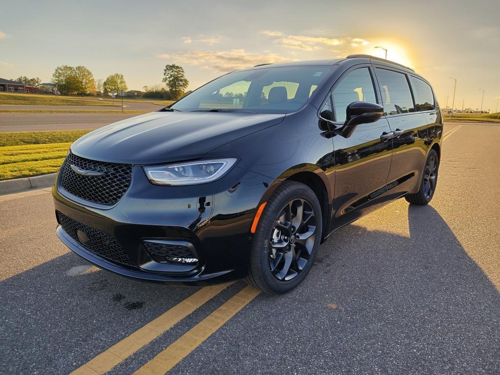 new 2026 Chrysler Pacifica car, priced at $49,054