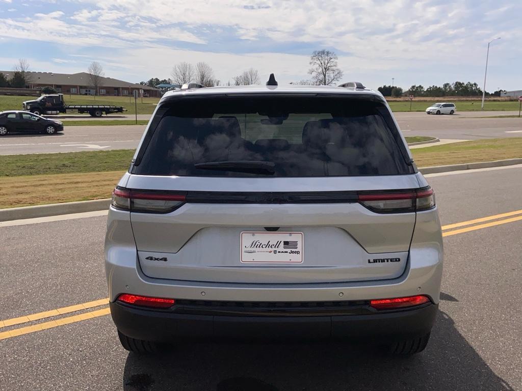 new 2025 Jeep Grand Cherokee car, priced at $45,269