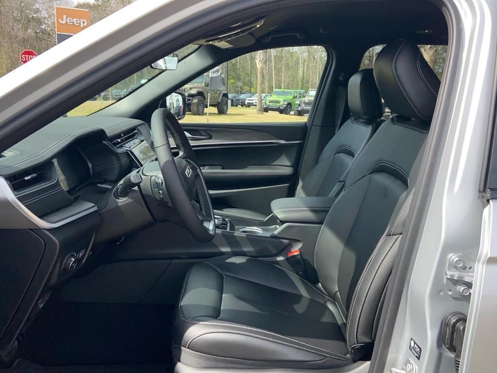 new 2025 Jeep Grand Cherokee car, priced at $45,269