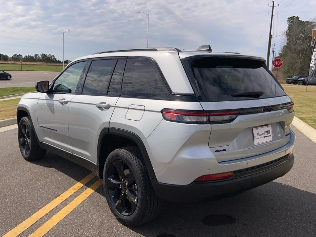 new 2025 Jeep Grand Cherokee car, priced at $45,269