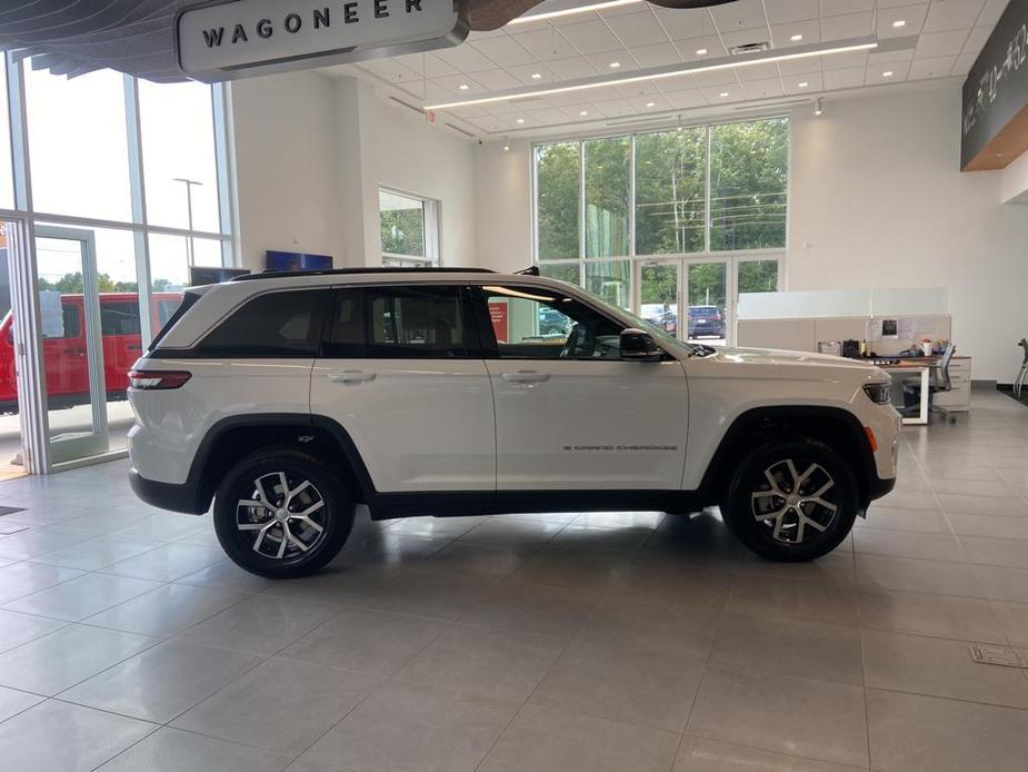 new 2024 Jeep Grand Cherokee car, priced at $44,214