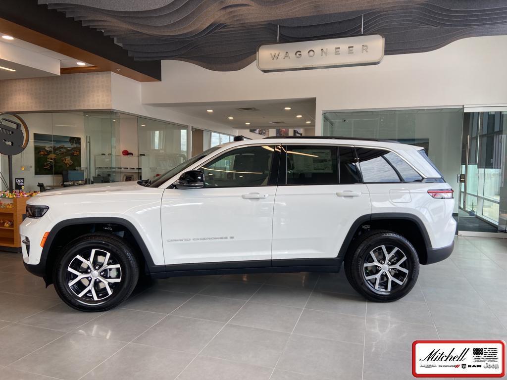 new 2024 Jeep Grand Cherokee car, priced at $44,214