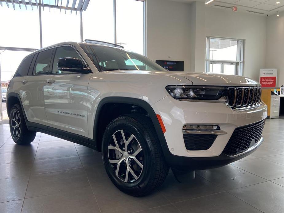 new 2024 Jeep Grand Cherokee car, priced at $44,214